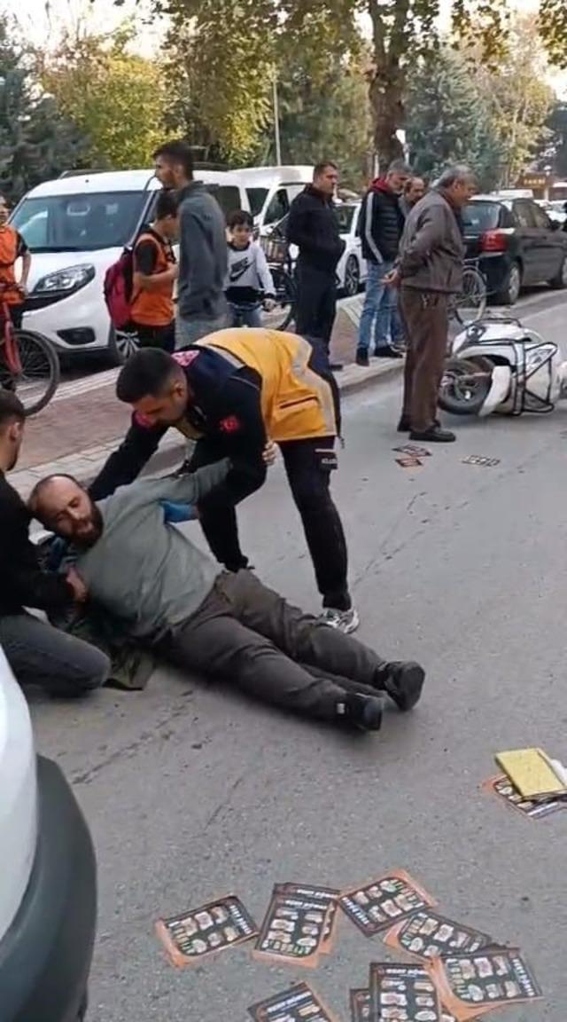 Motosiklet yayaya çarptı: 2 yaralı 6