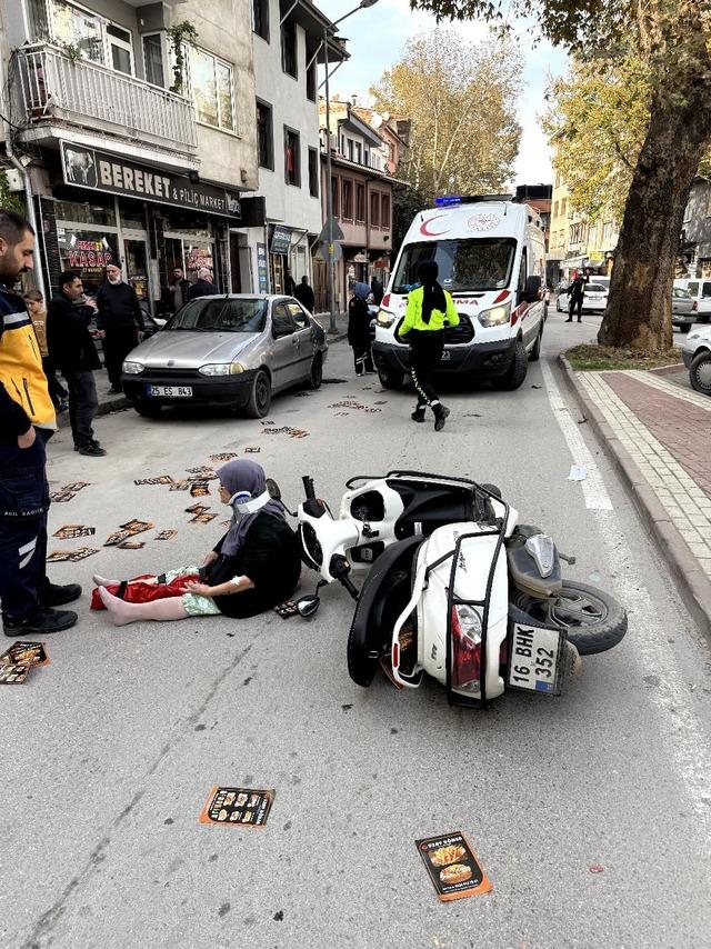 Motosiklet yayaya çarptı: 2 yaralı 8