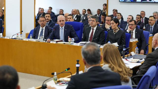 Numan Kurtulmuş salonu terk etti! TBMM'deki bütçe görüşmelerinde gerginlik