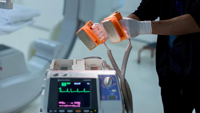 Defibrilatör nedir, ne işe yarar?