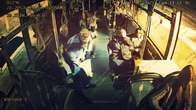 İETT otobüsünde can pazarı! Yaşanan korkunç anlar kamerada