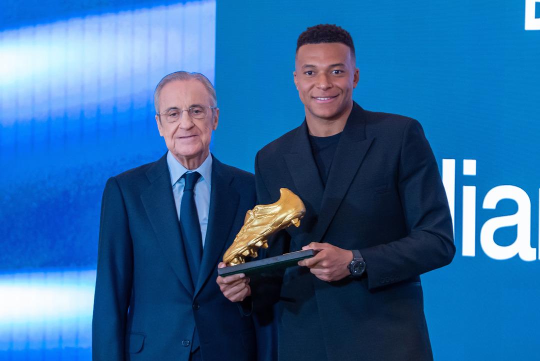 Mbappe,  Avrupa Altın Ayakkabı  ödülünü aldı! "Seninle gurur duyuyorum" 2