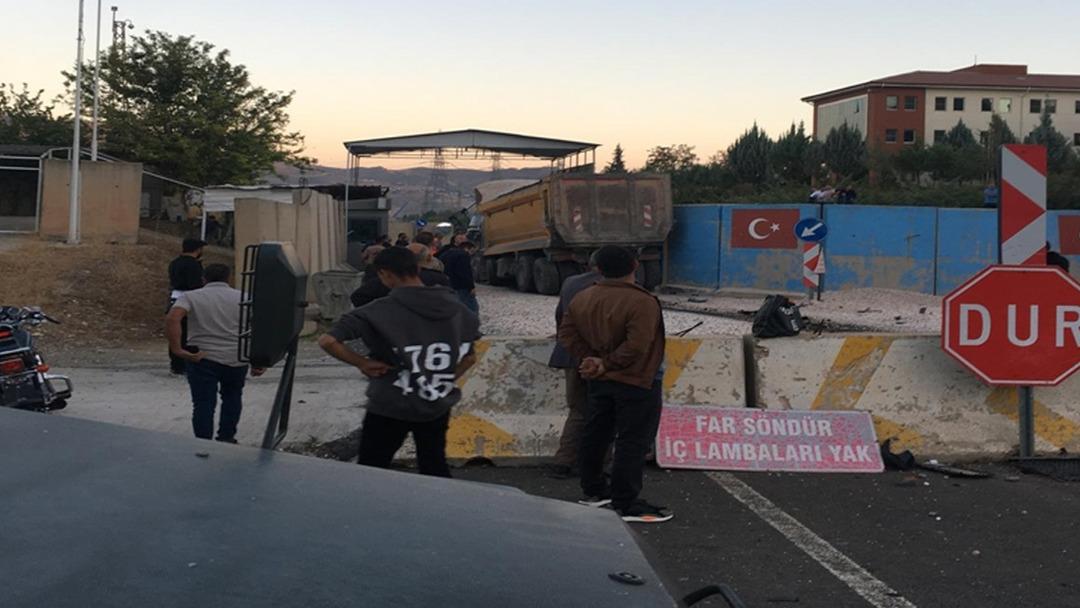 TIR a arkadan çarpan kamyonun şoförü öldü 1