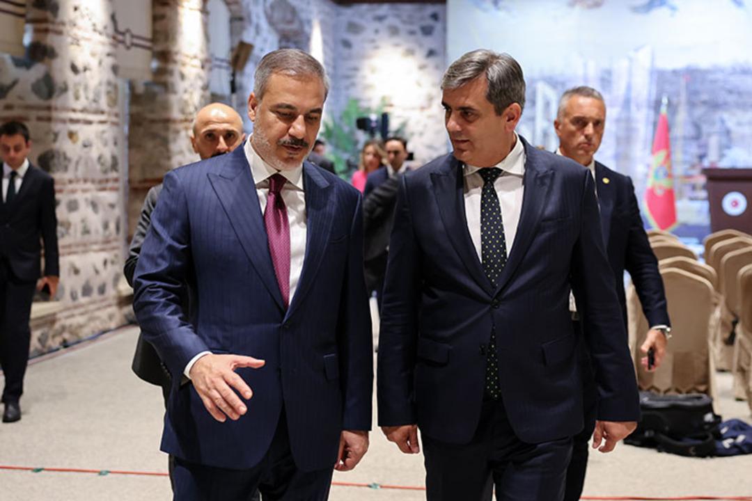 Außenminister Fidan traf sich mit seinem montenegrinischen Amtskollegen und bat um Maßnahmen zum Schutz der Türken.