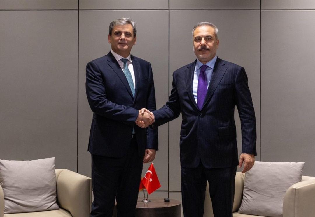 Außenminister Fidan traf sich mit seinem montenegrinischen Amtskollegen und bat um Maßnahmen zum Schutz der Türken.