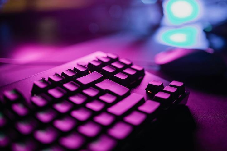 Kapalı bir sosyal ağ olan bu sitenin adı rakamlardan oluşuyordu. Sadece davet ile üye alınıyordu ve epey gizliydi. Hangi site sence?