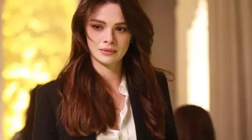 Uzak Şehir'in Alya'sı Sinem Ünsal reklam çekimi için hazırlandı! İddialı tarzı tam not aldı