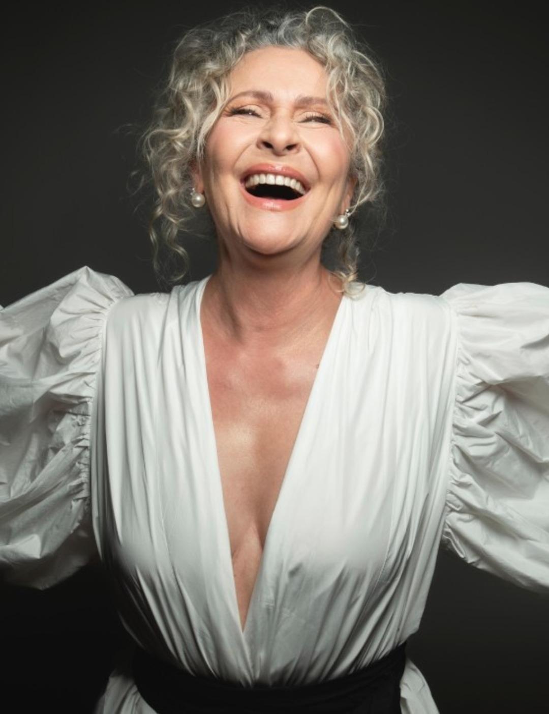 Uzak Şehir in Sadakat i Gonca Cilasun u bir de Instagram da görün! Cesur pozları gündemde! Görenler şaştı kaldı 3