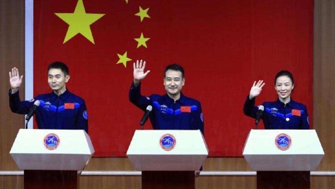 Çinli taykonotlar uzay istasyonuna ulaştı!  1