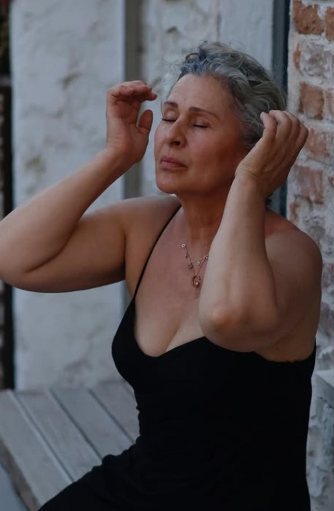 Uzak Şehir in Sadakat i Gonca Cilasun u bir de Instagram da görün! Cesur pozları gündemde! Görenler şaştı kaldı 7