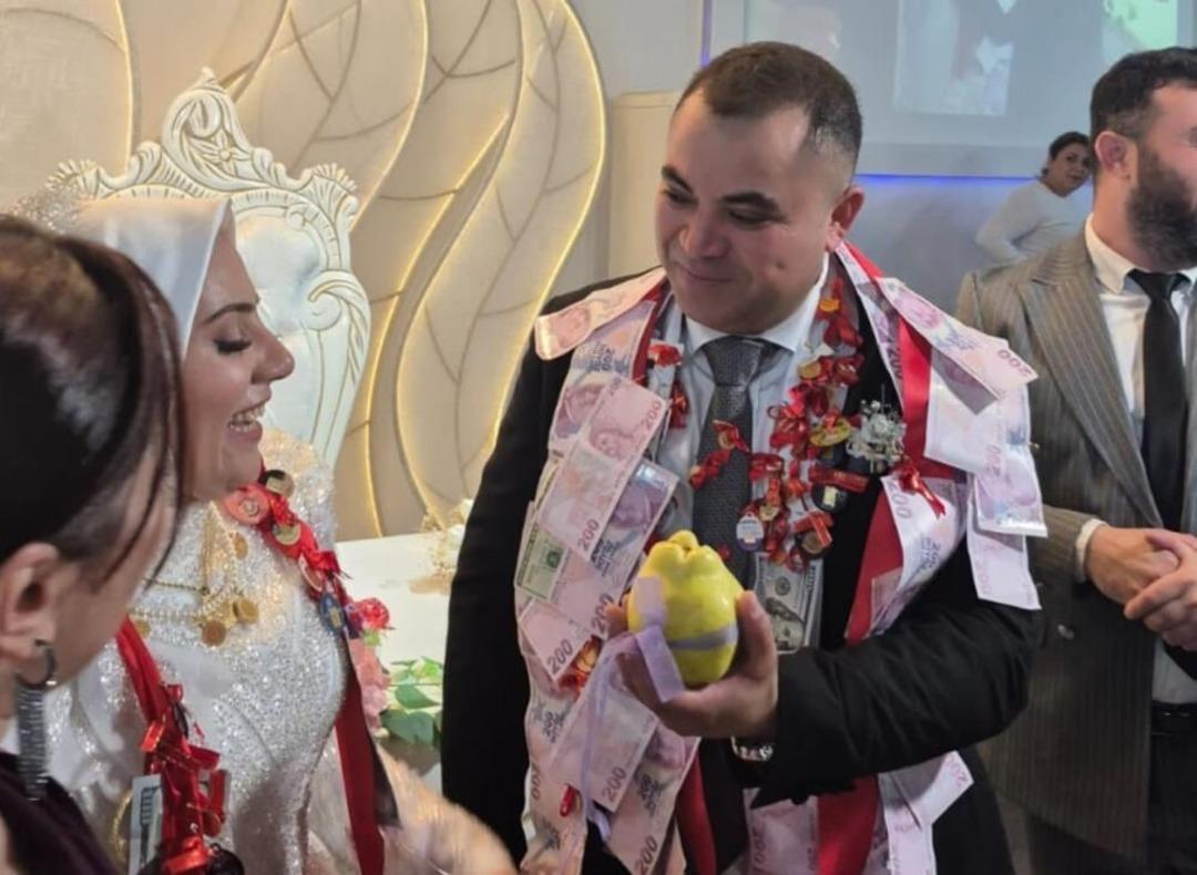 Damada arkadaşları takı merasiminde getirdi! Herkesin içinde yedi, kahkahaya boğuldu 2