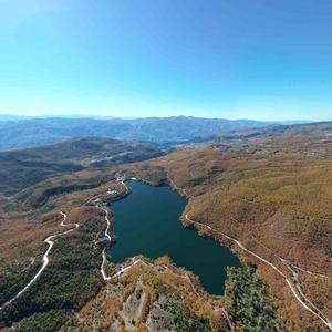 Zinav Gölü sonbahar renkleriyle mest ediyor