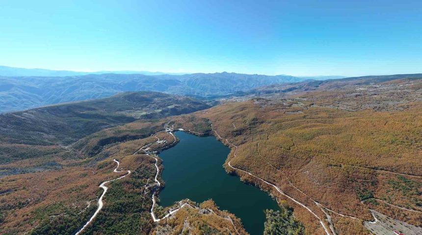 Zinav Gölü sonbahar renkleriyle mest ediyor