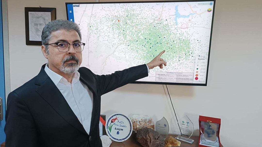 Prof. Dr. Hasan Sözbilir Balıkesir’e gidip arazide fay incelemesi yaptı! Korkutan deprem uyarısı: ‘O binalar boşaltılmalı’ 1