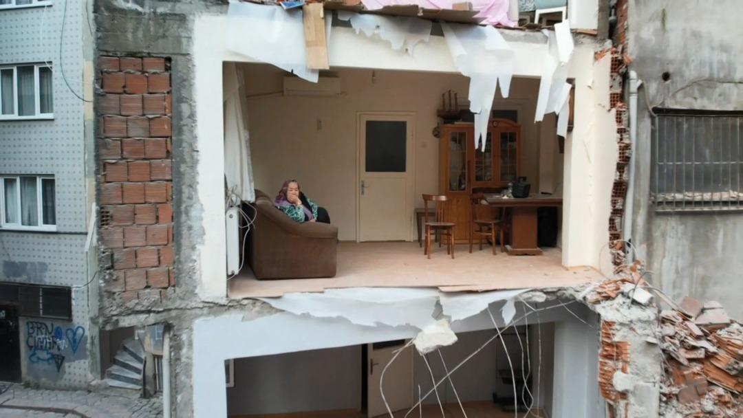 Yer: Zeytinburnu! Bina yıkılınca gizli kalan skandal ortaya çıktı! Apartman duvarsız kaldı 2