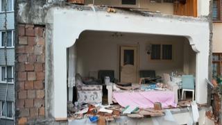 Yer: Zeytinburnu! Bina yıkılınca gizli kalan skandal ortaya çıktı! Apartman duvarsız kaldı