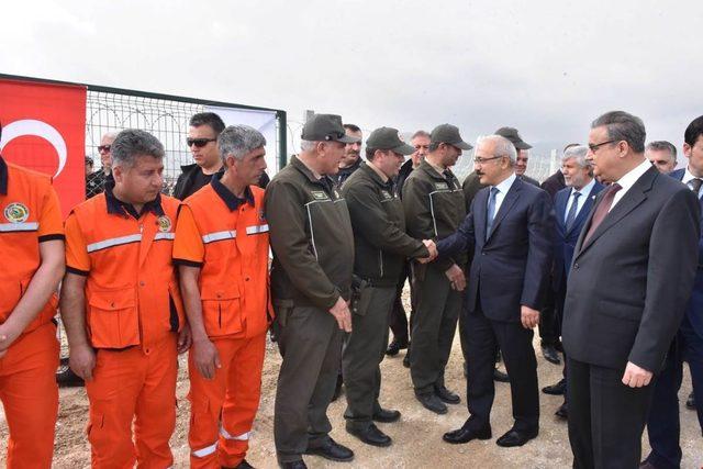 Bakan Elvan, ’Zeytin Dalı Harekatı’ şehitleri için fidan dikti