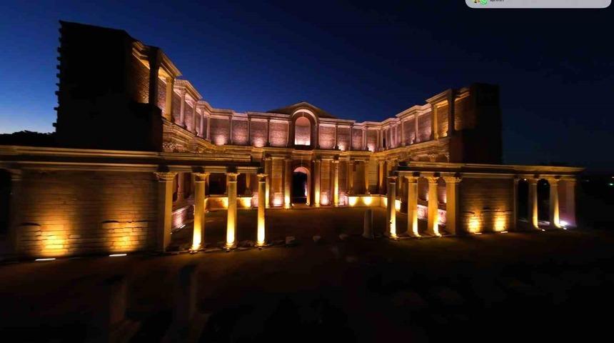 Paranın ilk basıldığı Sardes Antik Kenti artık gece de parlıyor