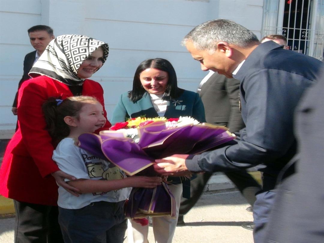 Bakan Yerlikaya 1 yılda kaç Suriyeli nin ülkesine döndüğünü açıkladı! 2