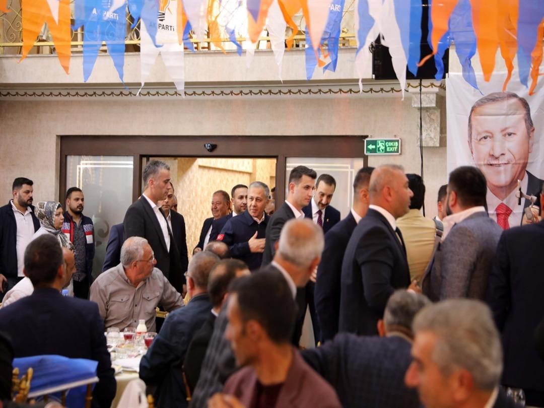 Bakan Yerlikaya 1 yılda kaç Suriyeli nin ülkesine döndüğünü açıkladı! 4