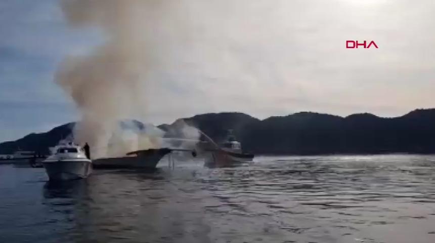 Demre'de yat yangını! Ekipler sevk edildi