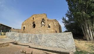 300 yıllık geçmişi var ama defineciler mahvetti