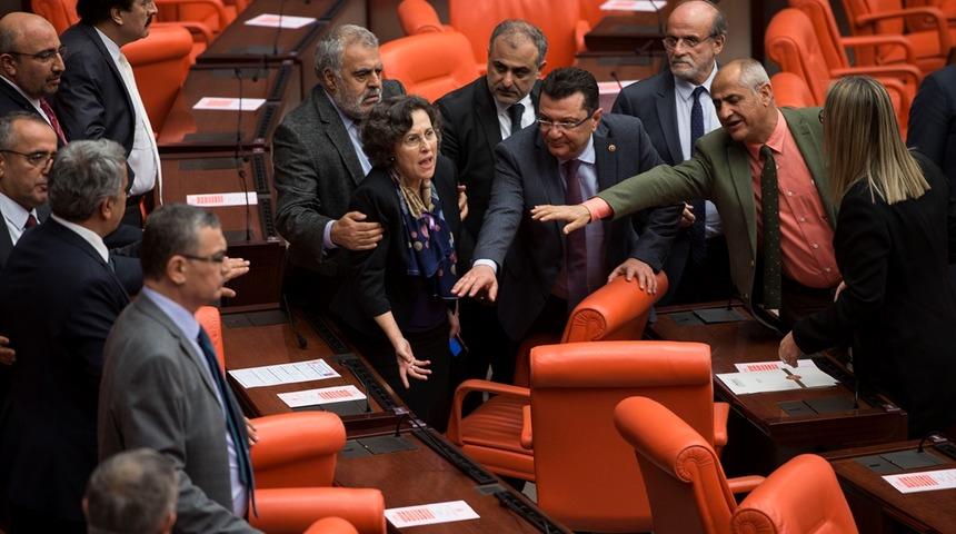 Meclis'te Afrin kavgası! Yaralanan vekiller var