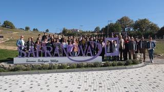 Safranbolu'da Anadoludakiler etkinliği! Safranın hasadında 'İmece Ağı' renkli görüntüler oluşturdu