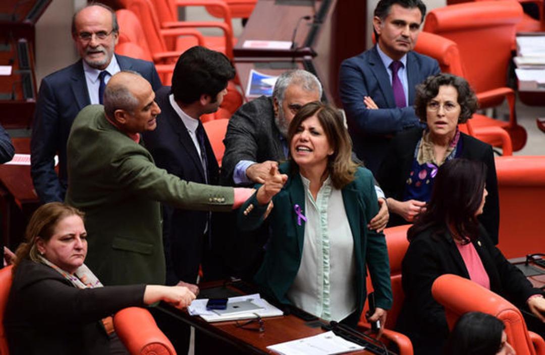 AK Partili ve HDP&rsquo;li vekiller birbirine girdi