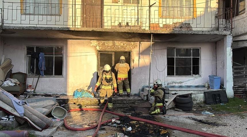 Düzce’de yangında dumandan etkilenen 5 kişi hastaneye kaldırıldı