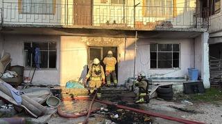 Düzce’de yangında dumandan etkilenen 5 kişi hastaneye kaldırıldı