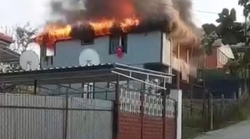 Yalova'da yangın! Bina kullanılamaz hale geldi