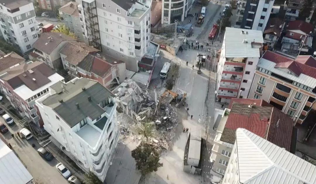 Kocaeli de 4 kişiye mezar olan binanın yıkım nedeni araştırılıyor 3