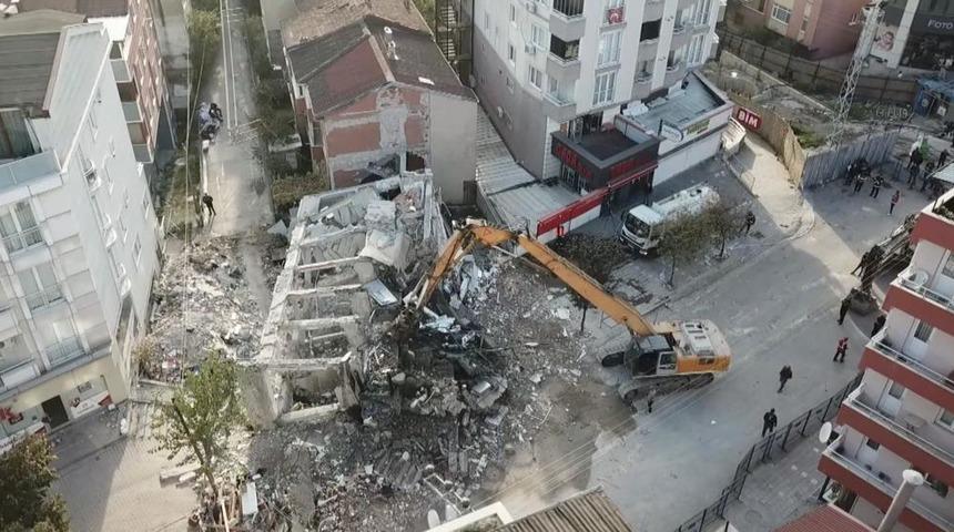 Kocaeli'de 4 kişiye mezar olan binanın yıkım nedeni araştırılıyor