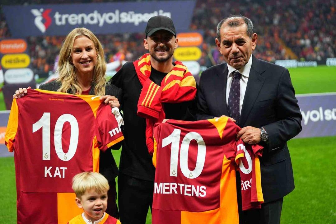 Galatasaray da duygusal anlar! Dries Mertens ve ailesi, yeniden RAMS Park’ta 1