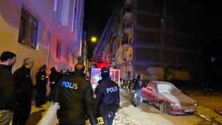 Elazığ’da çatı yangını: 1 kişi dumandan etkilendi