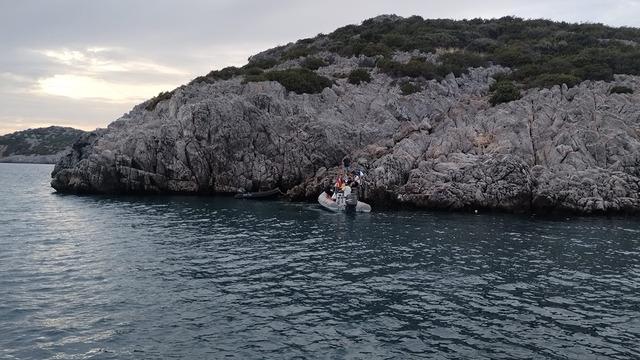 Bodrum’da bot kayalıklara çarptı! Ekipler sevk edildi: Yaralılar var