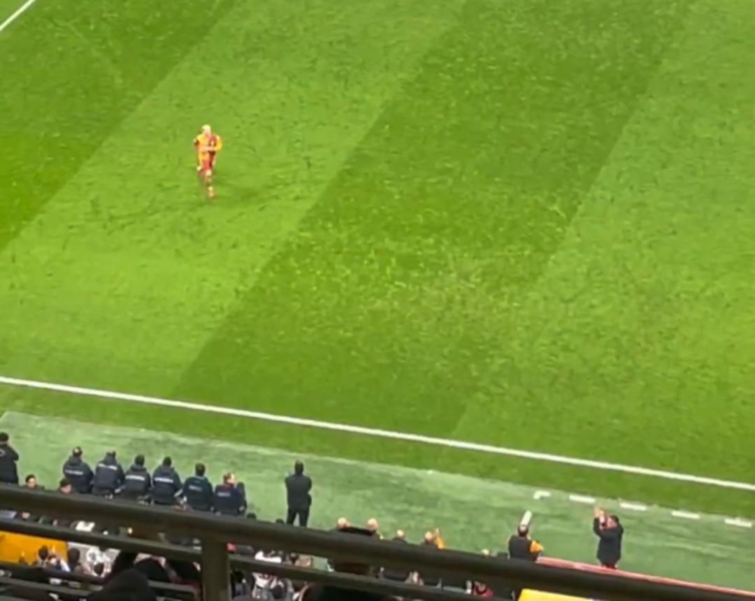 Galatasaray da Barış Alper Yılmaz krizi devam ediyor! Tribünler ikiye bölündü 1