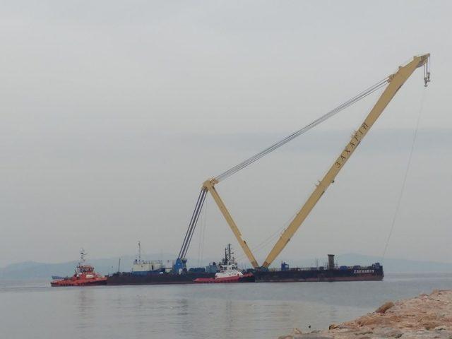 Çanakkale Köprüsü’nde çalışacak dev vinç Bandırma’ya demirledi