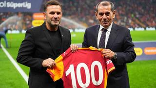 Galatasaray'da Okan Buruk’a 100. galibiyet plaketi verildi