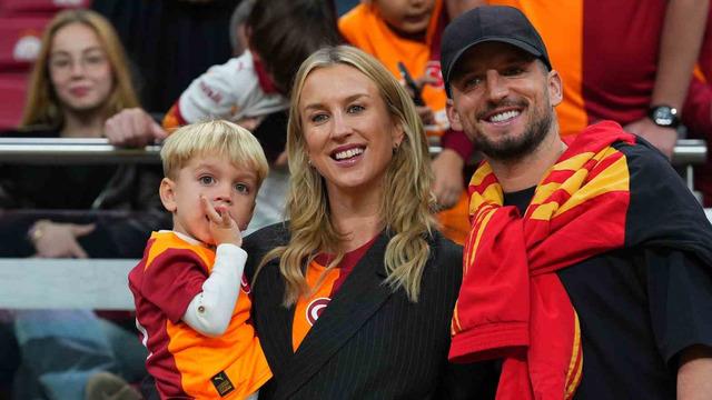 Galatasaray'da duygusal anlar! Dries Mertens ve ailesi, yeniden RAMS Park’ta