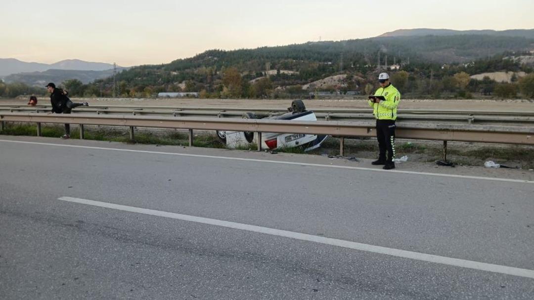 Kontrolden çıkan otomobil takla attı: 2 yaralı 1