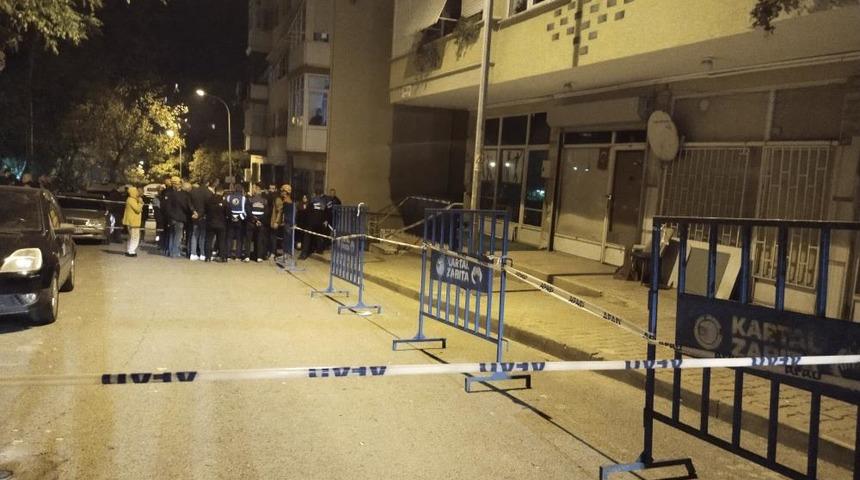 Kartal’da binanın kolonlarında çatlaklar oluştu: Bina tahliye edildi