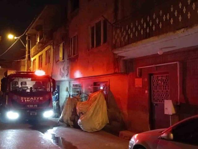 Evini yakarak intihar etmeye kalkıştı