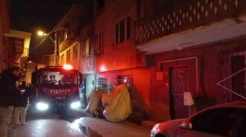 Evini yakarak intihar etmeye kalkıştı