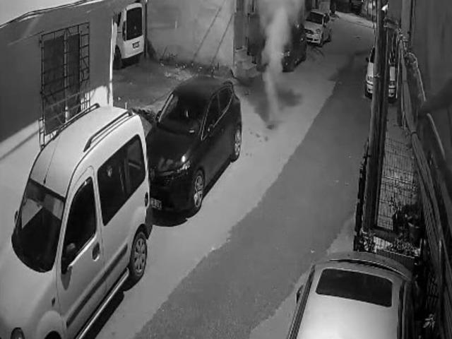 Gecenin ortasında patlama sesleri mahalleyi ayağa kaldırdı