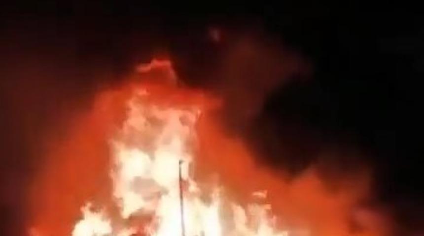 İran'da b&uuml;y&uuml;k patlama! Yaralılar var