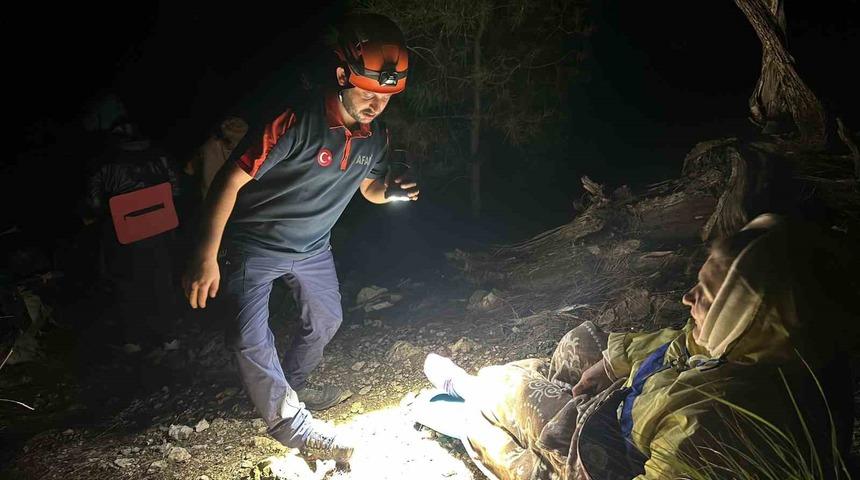 Antalya’da dağlık alanda mahsur kalan Ukraynalı kadın kurtarıldı
