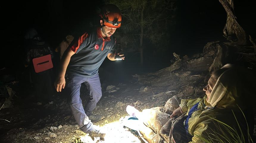 Antalya'da doğa yürüyüşü yaparken mahsur kaldı! Dağlık alandaki Ukraynalı turist kurtarıldı