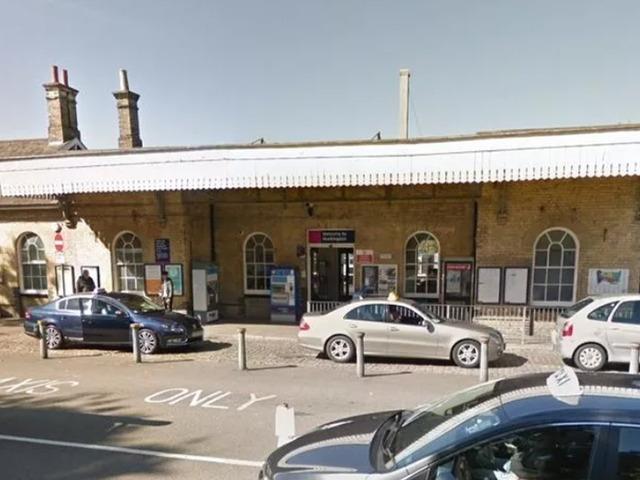 Tren istasyonunda birçok insanı bıçakladılar